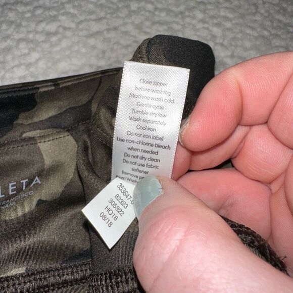 Athleta Camouflage Pattern Green Brown Black Ankle Leggings Womens Medium EUC - Picture 7 of 11
